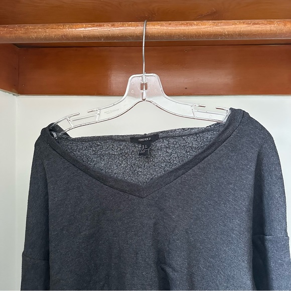 Forever 21 women’s grey cropped hoody size small - Picture 3 of 5